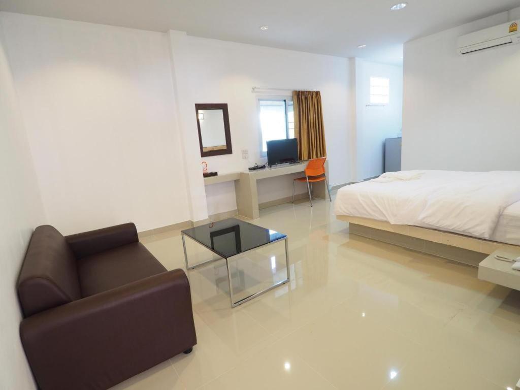 The Phant Hotel Surin Extérieur photo