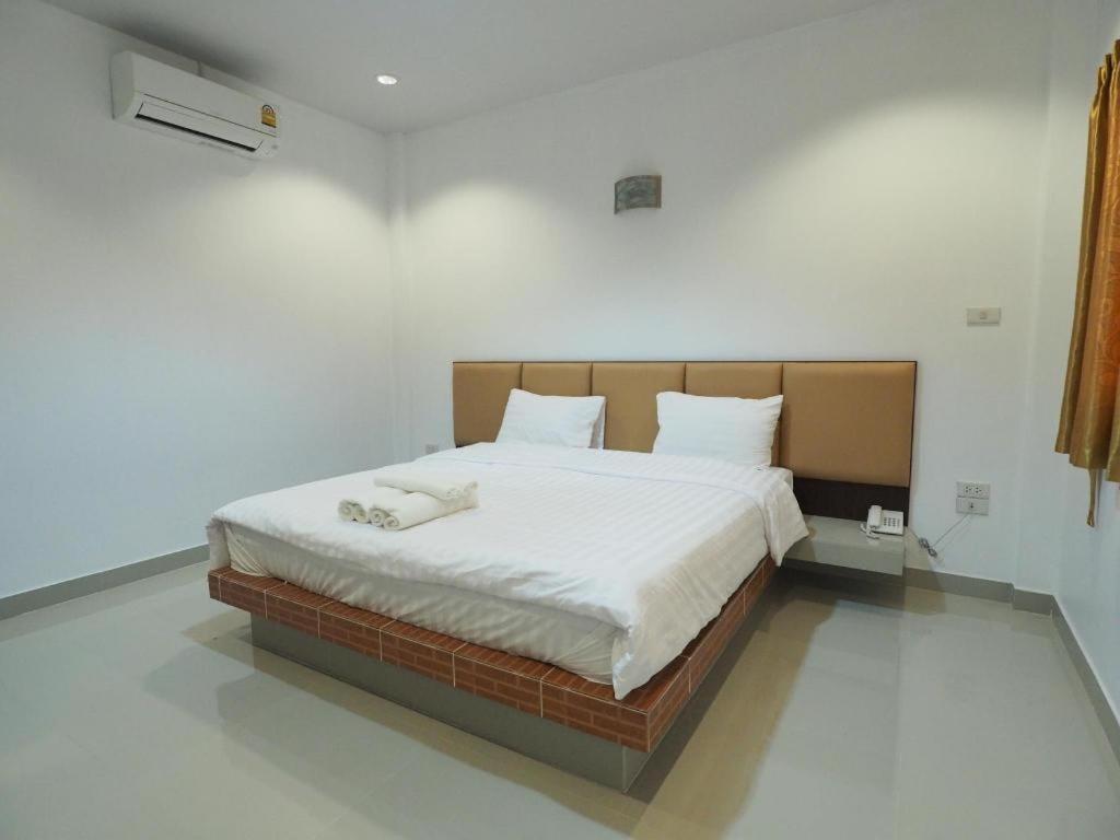 The Phant Hotel Surin Extérieur photo