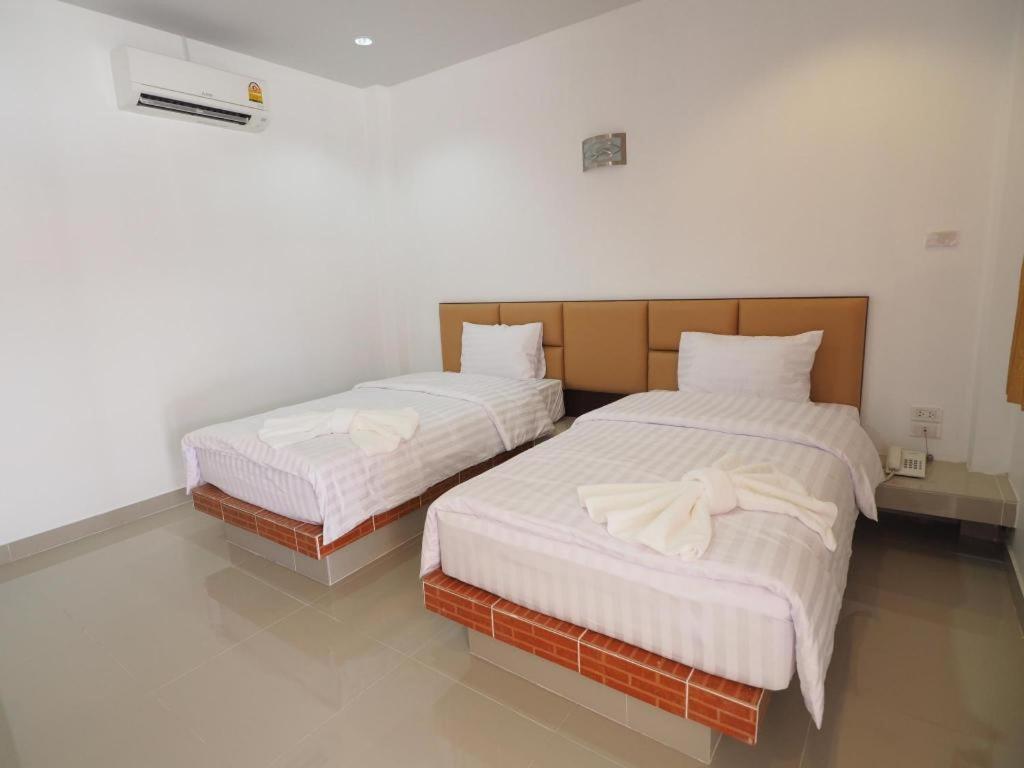 The Phant Hotel Surin Extérieur photo
