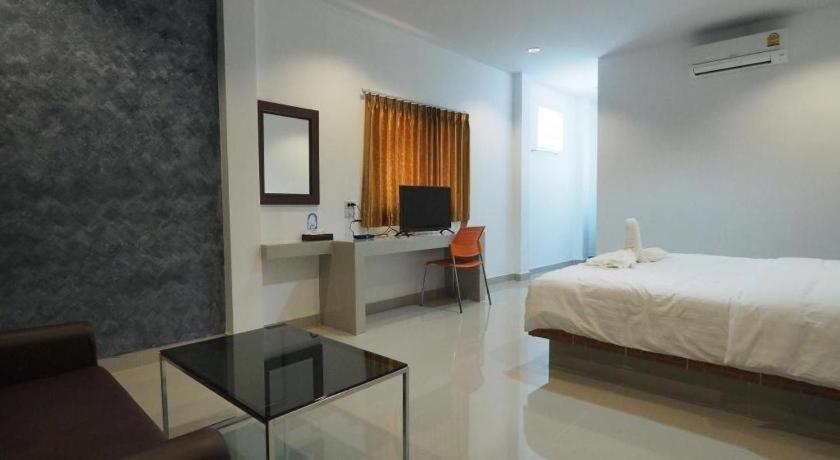 The Phant Hotel Surin Extérieur photo