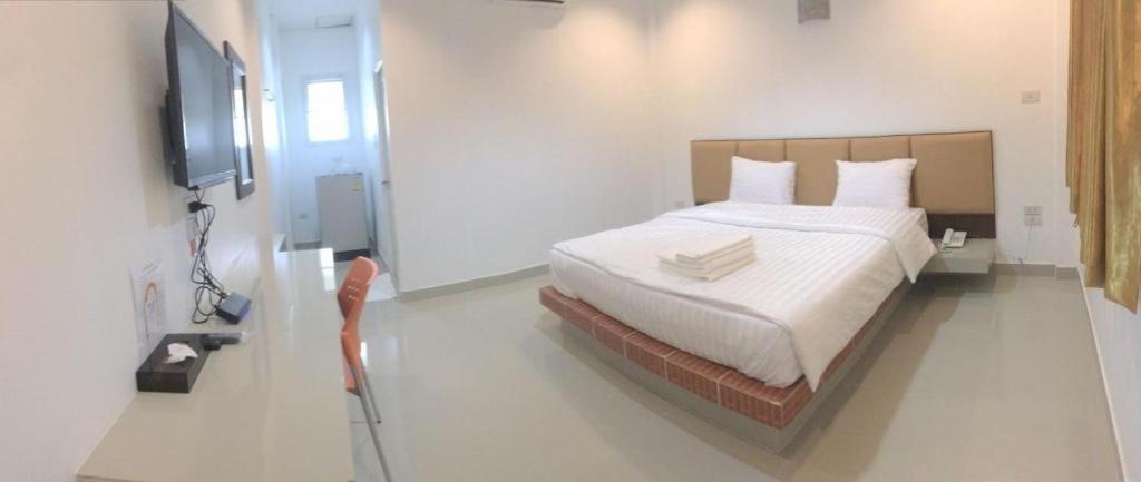 The Phant Hotel Surin Extérieur photo