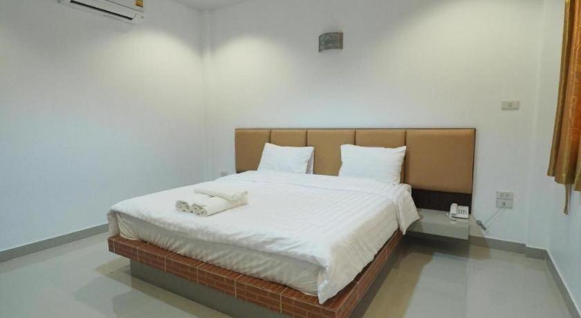 The Phant Hotel Surin Extérieur photo