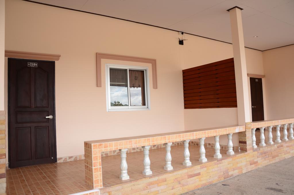 The Phant Hotel Surin Extérieur photo