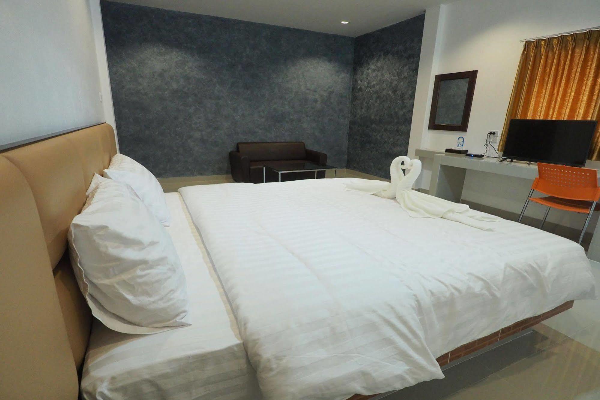 The Phant Hotel Surin Extérieur photo